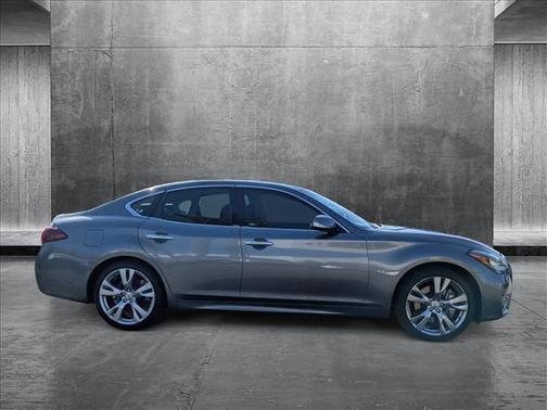 2016 INFINITI Q70 3.7