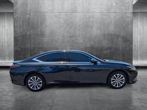 2022 Lexus ES 300h Base