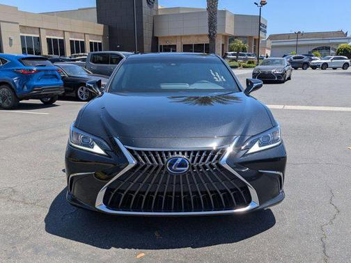 2022 Lexus ES 300h Base
