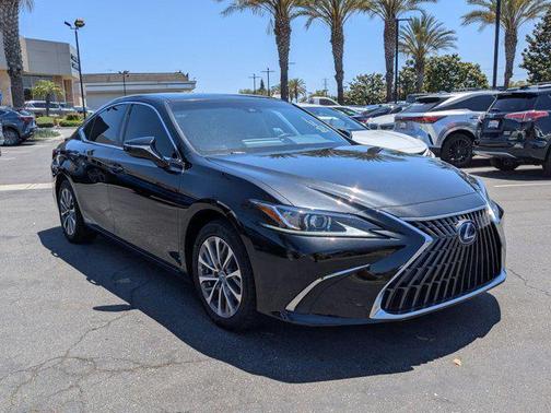 2022 Lexus ES 300h Base