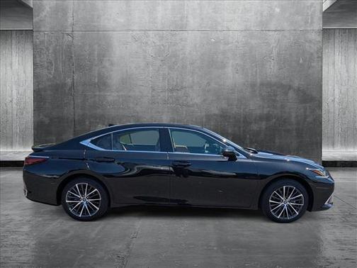 2025 Lexus ES 300h Base