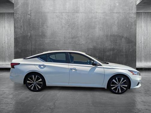 2022 Nissan Altima SR FWD