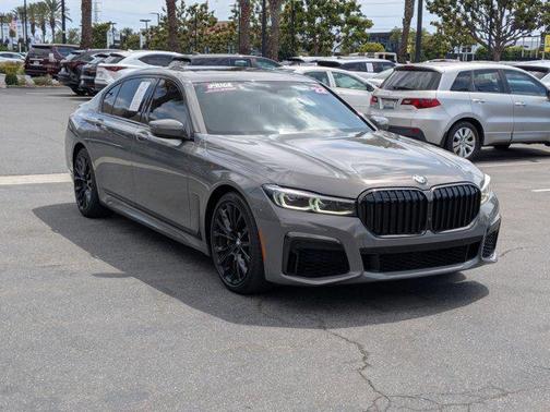 Bernina Grey Amber Effect Metallic 2022 BMW 740 i