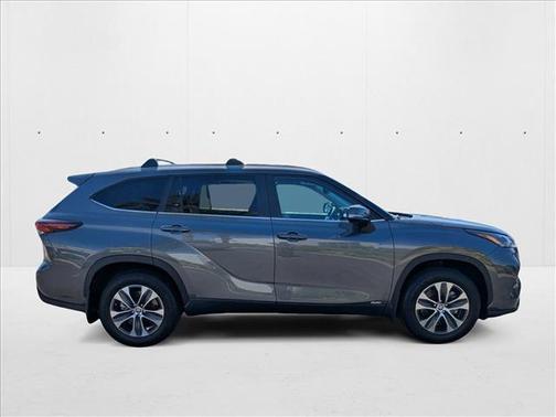 2024 Toyota Highlander Hybrid XLE