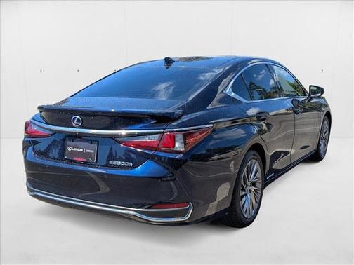 2021 Lexus ES 300h Luxury