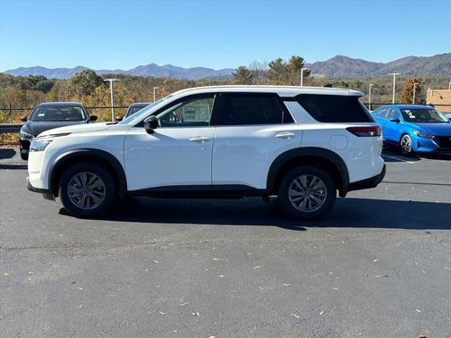 2025 Nissan Pathfinder S 4WD