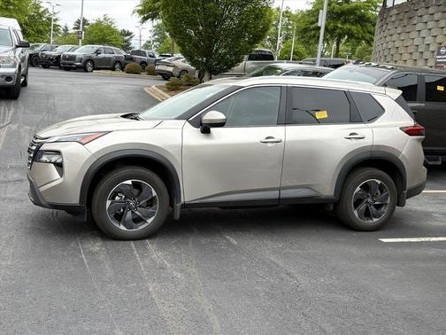 Champagne Silver Metallic 2026 Nissan Rogue SV