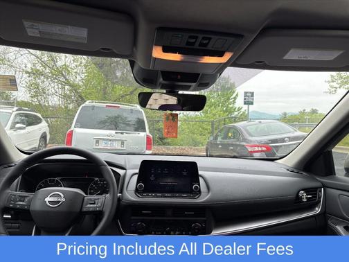 Champagne Silver Metallic 2026 Nissan Rogue SV
