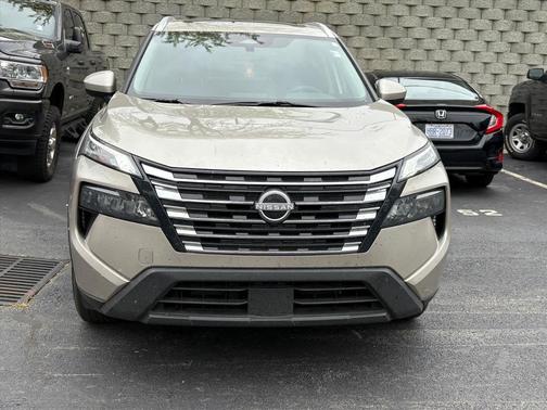Champagne Silver Metallic 2026 Nissan Rogue SV