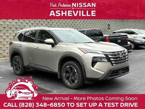Champagne Silver Metallic 2026 Nissan Rogue SV