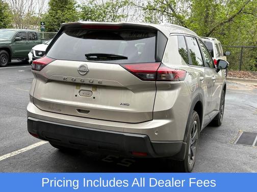 Champagne Silver Metallic 2026 Nissan Rogue SV