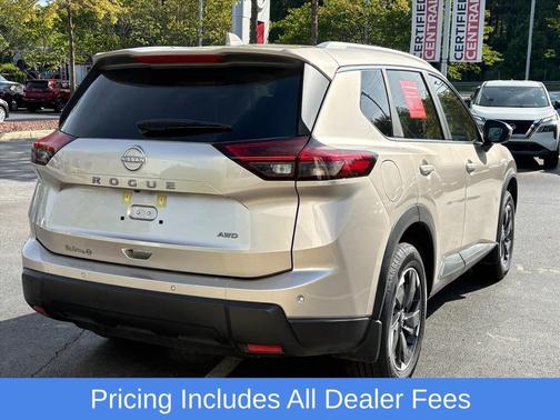 Champagne Silver Metallic 2026 Nissan Rogue SV