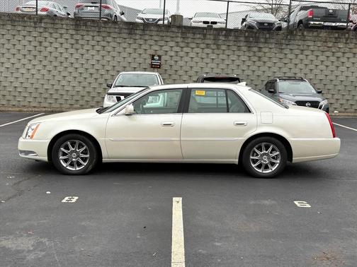 2010 Cadillac DTS Luxury Collection