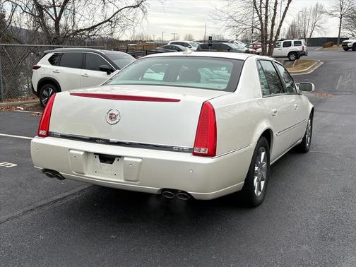 2010 Cadillac DTS Luxury Collection