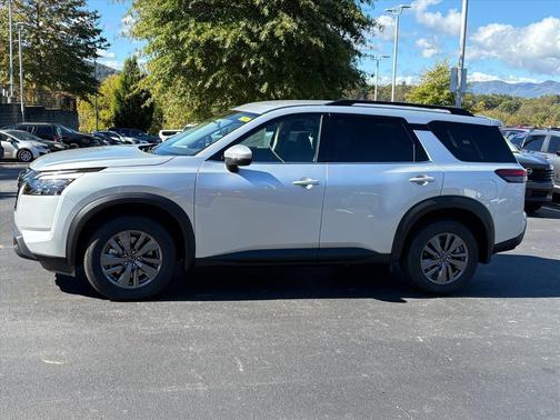 2025 Nissan Pathfinder SV 4WD