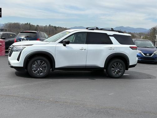 Everest White Pearl Tricoat 2026 Nissan Pathfinder SV