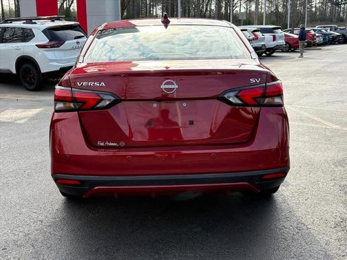 Scarlet Ember Tintcoat 2024 Nissan Versa 1.6 SV