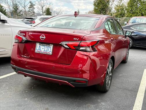 Scarlet Ember Tintcoat 2024 Nissan Versa 1.6 SV