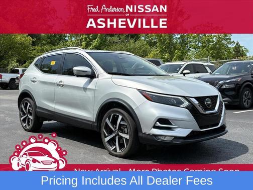 Brilliant Silver Metallic 2021 Nissan Rogue Sport SL