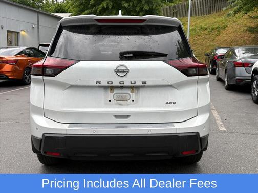Everest White Pearl 2025 Nissan Rogue SV