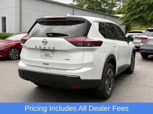 Everest White Pearl 2025 Nissan Rogue SV