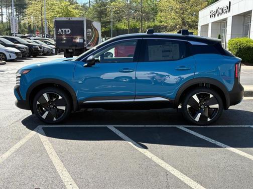 Arctic Ice Blue Metallic/Super Black 2026 Nissan Kicks SR