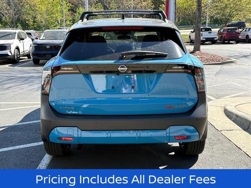 Arctic Ice Blue Metallic/Super Black 2026 Nissan Kicks SR