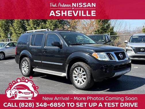 2012 Nissan Pathfinder LE