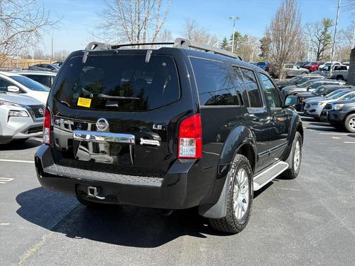 2012 Nissan Pathfinder LE