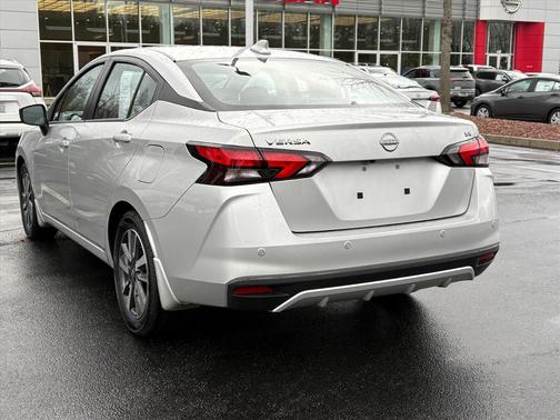 2024 Nissan Versa 1.6 SV