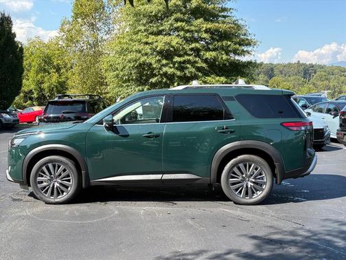 2025 Nissan Pathfinder SL 4WD