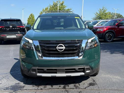 2025 Nissan Pathfinder SL 4WD