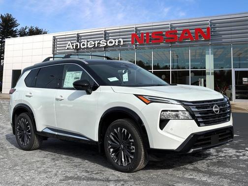 Everest White Pearl/Super Black 2026 Nissan Rogue Platinum