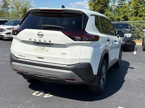 Glacier White 2023 Nissan Rogue S