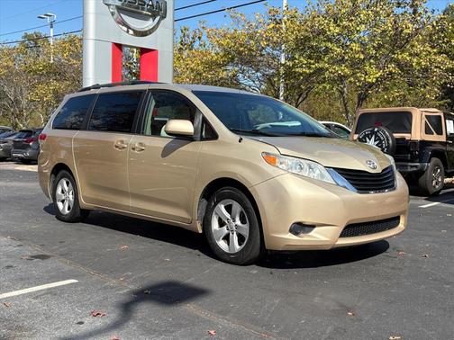 2014 Toyota Sienna LE