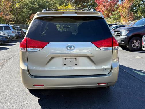 2014 Toyota Sienna LE
