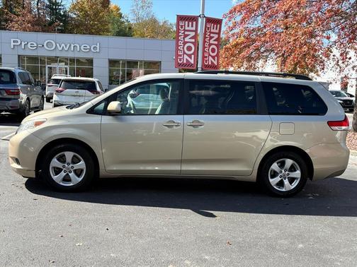 2014 Toyota Sienna LE