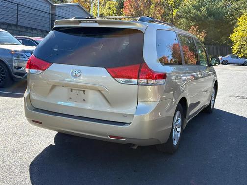 2014 Toyota Sienna LE