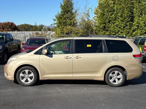 2014 Toyota Sienna LE