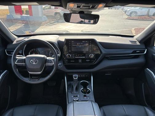 2022 Toyota Highlander XSE