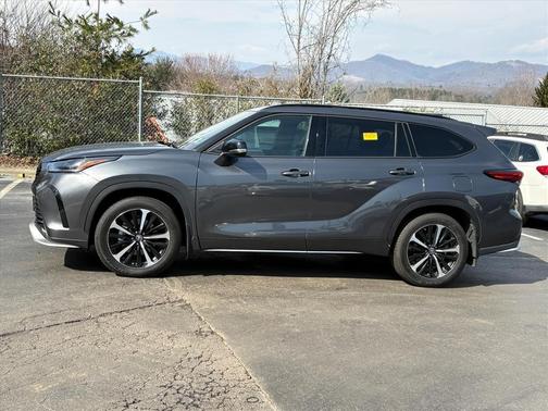 2022 Toyota Highlander XSE