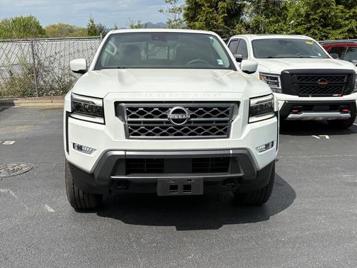 2024 Nissan Frontier SL