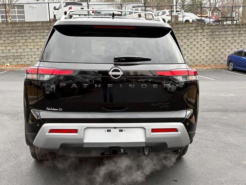 2025 Nissan Pathfinder Platinum 4WD