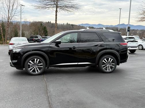 2025 Nissan Pathfinder Platinum 4WD