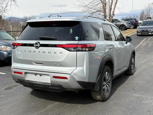 2025 Nissan Pathfinder SL 4WD