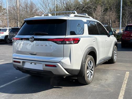 2025 Nissan Pathfinder SL 4WD