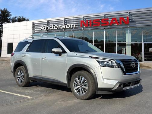 2025 Nissan Pathfinder SL 4WD