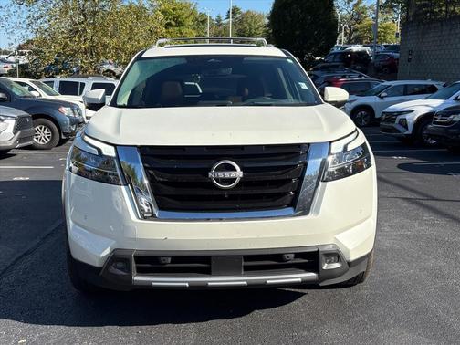 2024 Nissan Pathfinder Platinum 4WD
