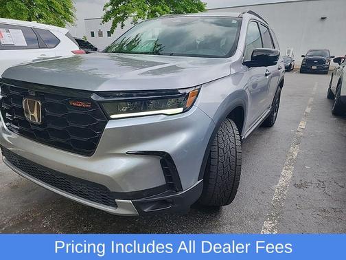 Lunar Silver Metallic 2025 Honda Pilot TrailSport