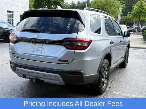Lunar Silver Metallic 2025 Honda Pilot TrailSport